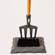 Load image into Gallery viewer, Gardening Fork Boot Brush